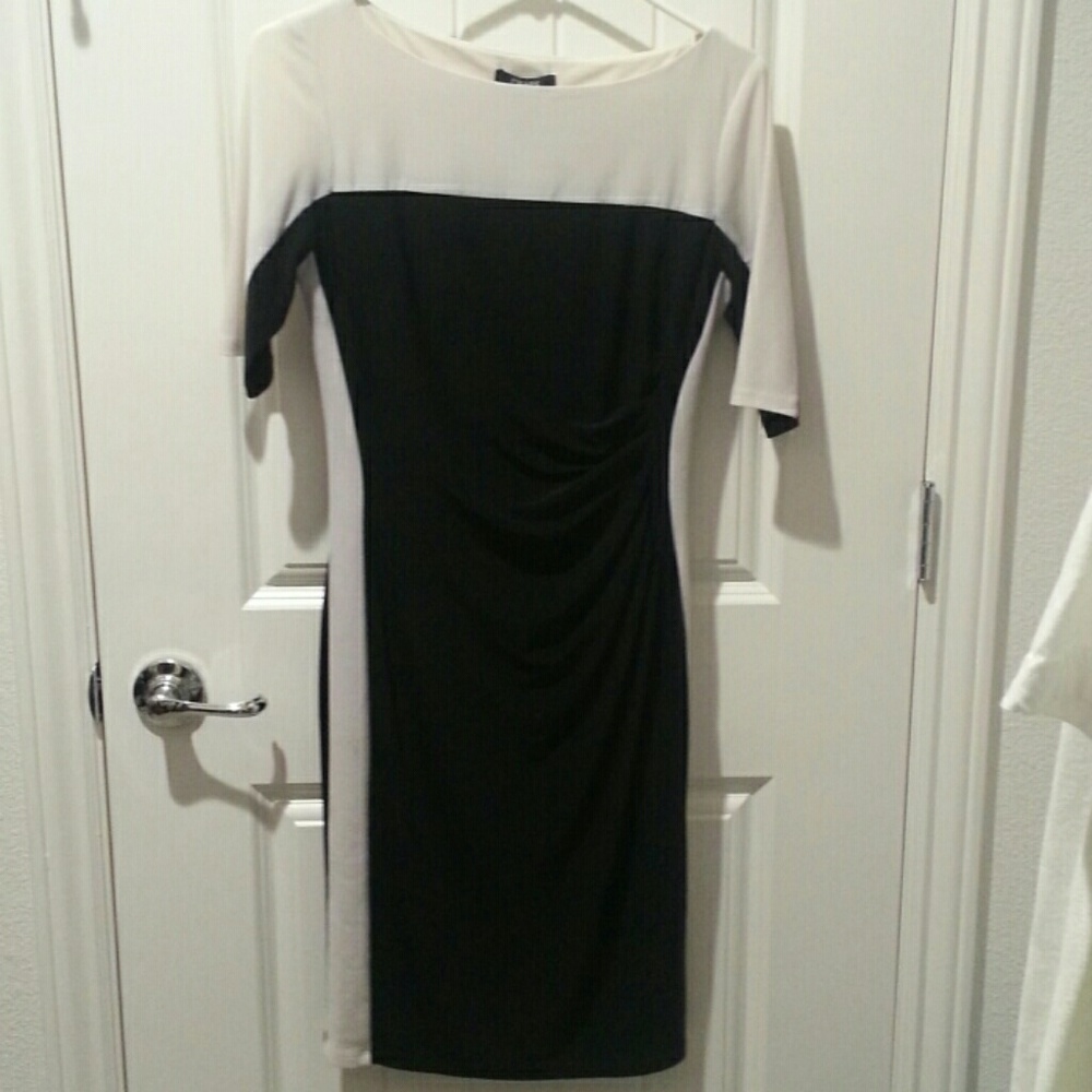 Color-block dress with elbow length sleeves